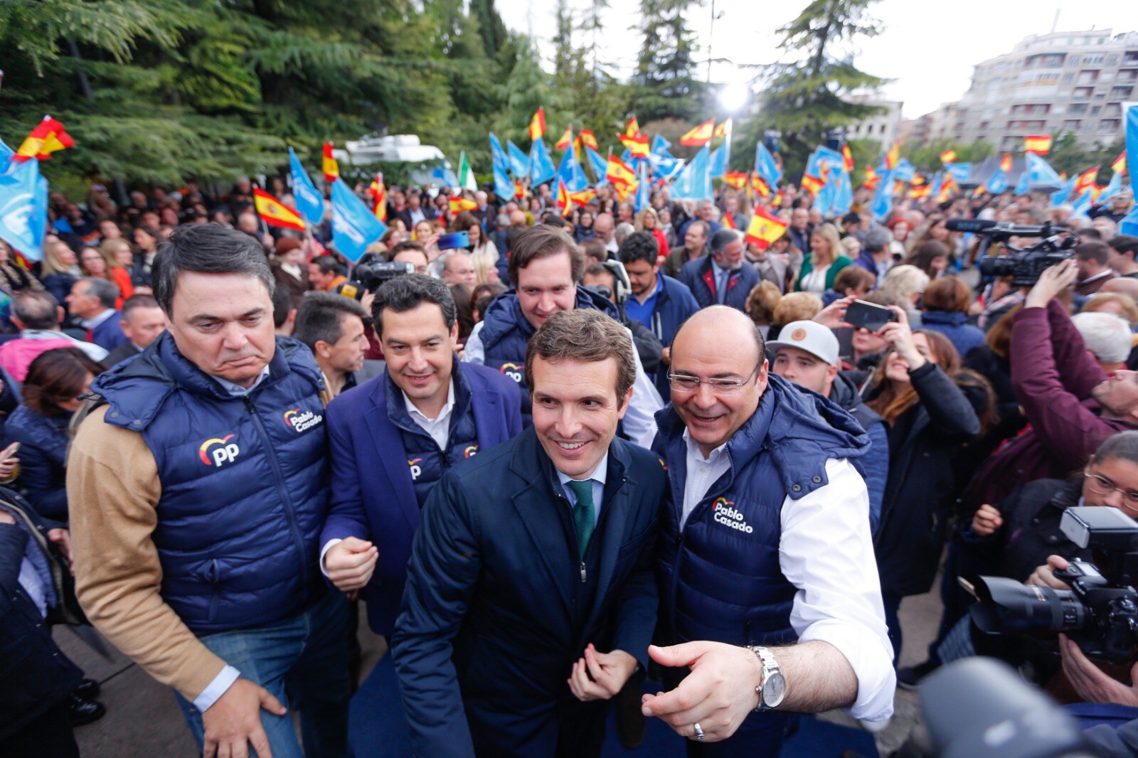 Las imágenes del encuentro de Casado con sus votantes.