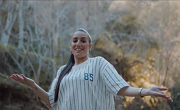 Imagen principal - Varios frames del videoclip de Estela Trujillo grabado por Javo.