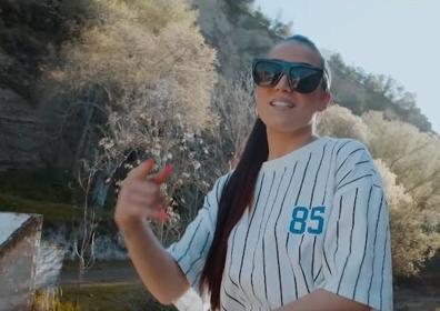 Imagen secundaria 1 - Varios frames del videoclip de Estela Trujillo grabado por Javo.