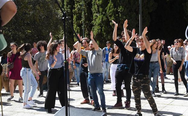 Ambiente en la explanada del palacio de los Córdova