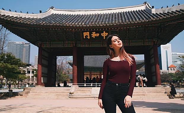 Elena Urrutia (Ronro Love) durante su viaje a Corea del Sur.