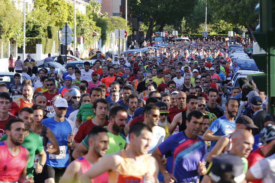 Los corredores han salido desde la avenida Emperador Carlos V del Zaidín