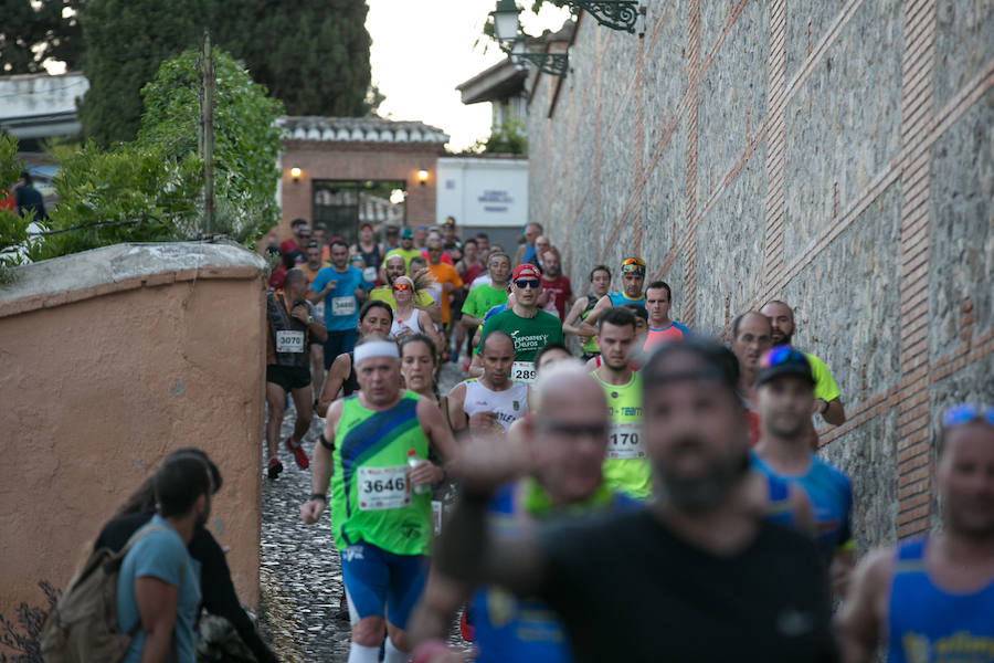 La carrera ha recorrido toda la ciudad y se ha insertado por las empinadas calles del Albaicín