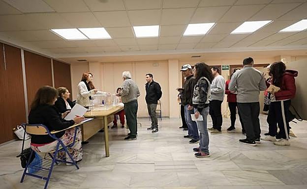 Elecciones Generales 2019 | Un hombre muere mientras votaba en un colegio electoral de San Sebastián