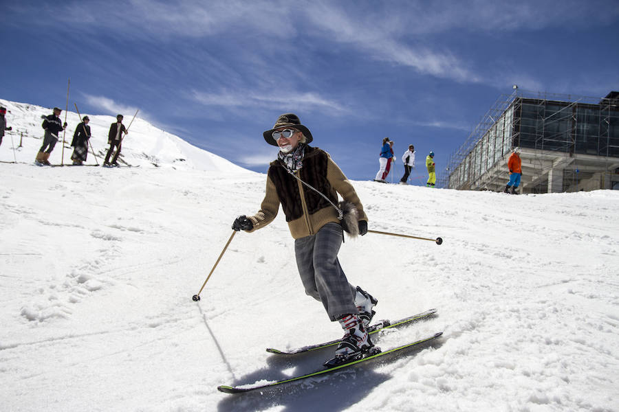 La bajada de la Peña Telemarkera Rikitaum cerró el programa de recaudación de fondos para la lucha contra esta enfermedad