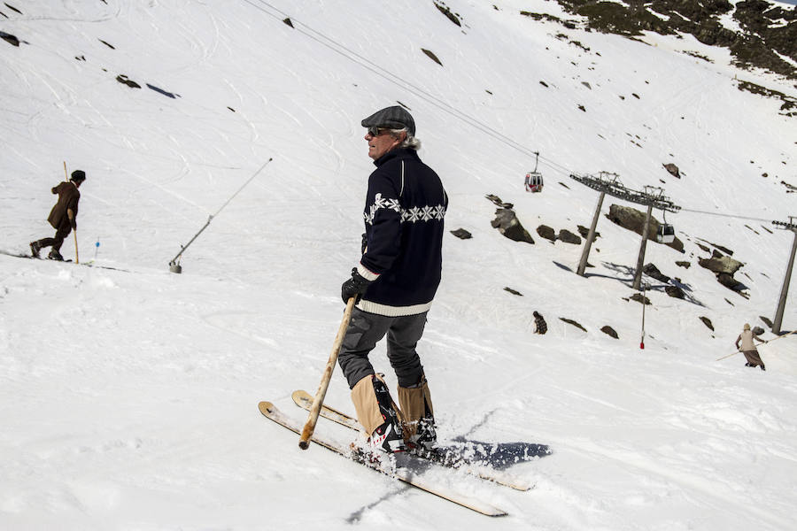 La bajada de la Peña Telemarkera Rikitaum cerró el programa de recaudación de fondos para la lucha contra esta enfermedad
