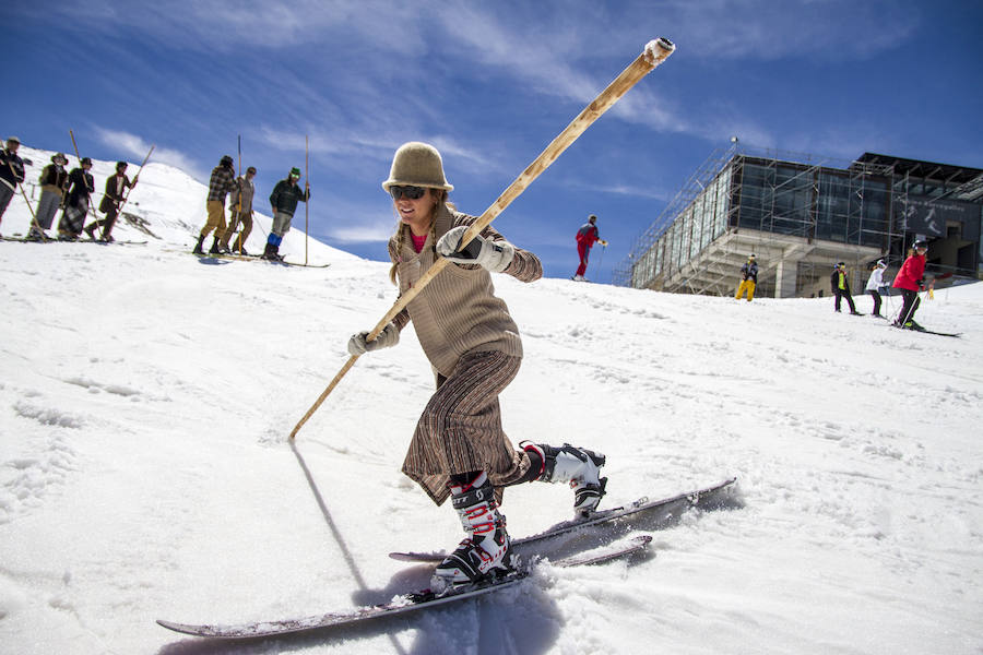 La bajada de la Peña Telemarkera Rikitaum cerró el programa de recaudación de fondos para la lucha contra esta enfermedad