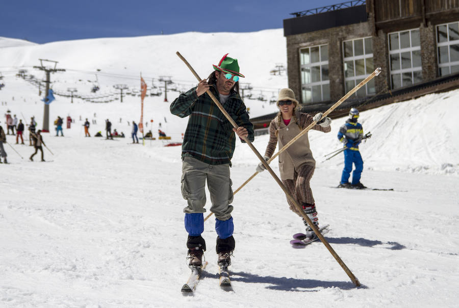 La bajada de la Peña Telemarkera Rikitaum cerró el programa de recaudación de fondos para la lucha contra esta enfermedad