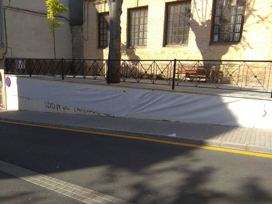 Las pintadas iban referidas a los partidos Vox, PP y Ciudadanos