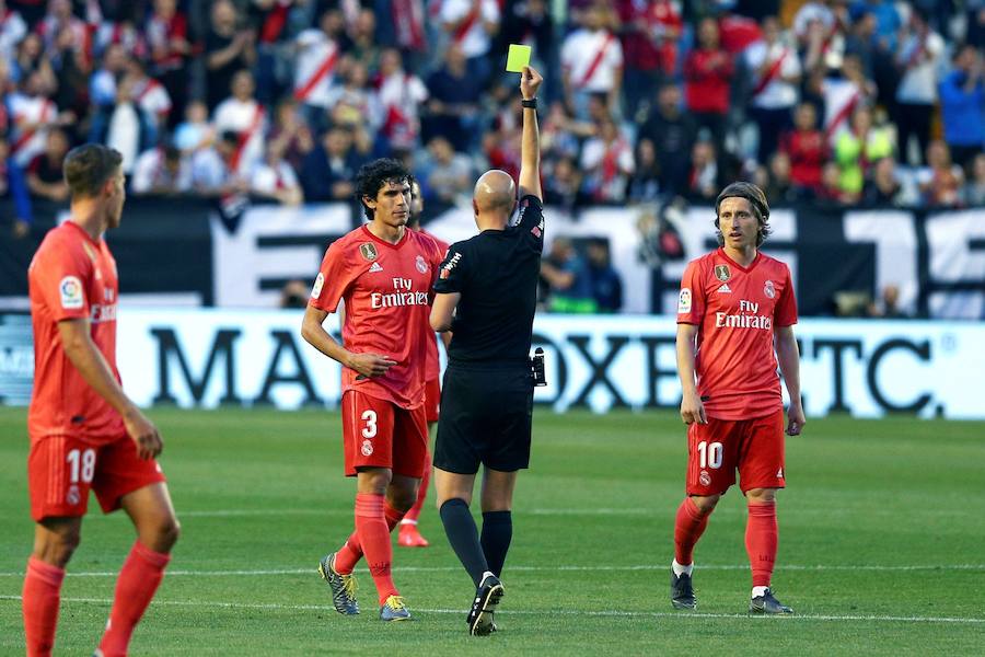 Las mejores imágenes del partido de la 35ª jornada entre el Rayo Vallecano y el Real Madrid. 