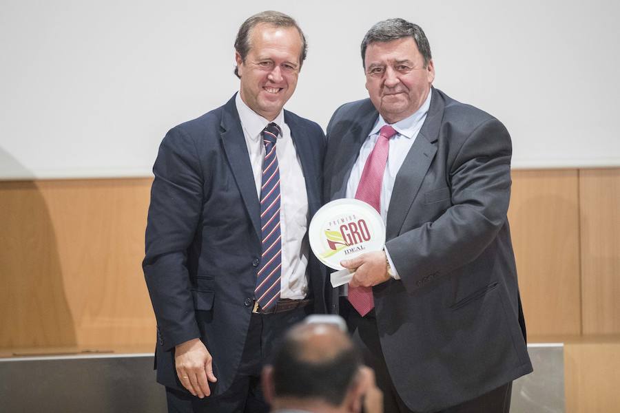 La Cámara de Comercio ha sido la sede de esta gala en la que se reconoce a empresas, colectivos y personas vinculadas a la agricultura y la ganadería de la provincia