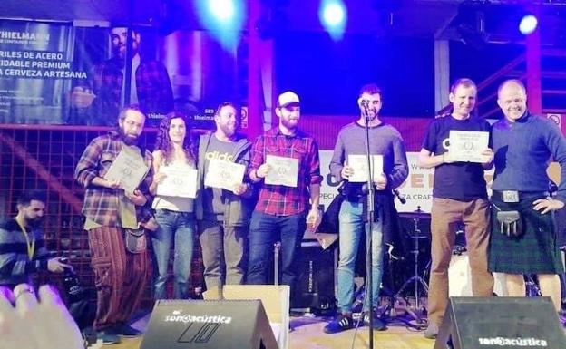 Tres miembros de la Asociación de cerveceros de Jaén ganan el concurso del Granada Beer Festival