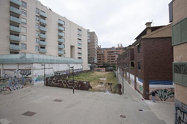 El solar, de 800 metros cuadrados, se encuentra junto a la calle Parra Alta.