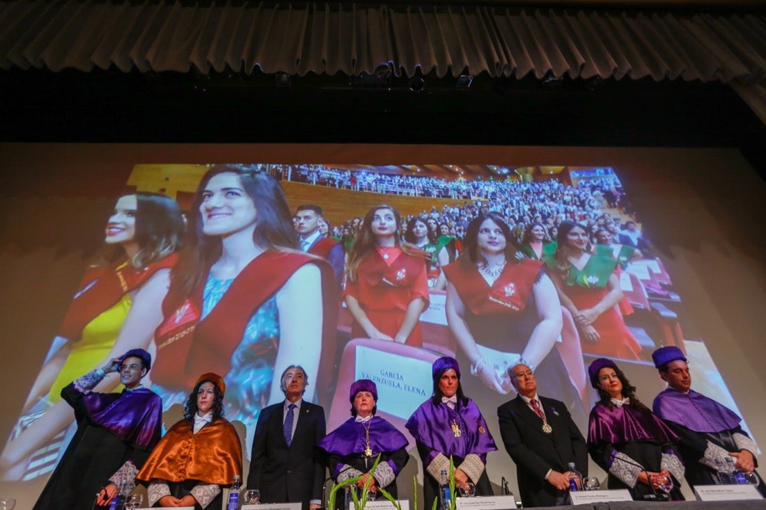 La facultad de Farmacia celebra su graduación 