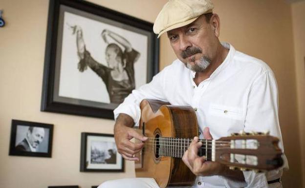 El artista llegará al teatro granadino con varios amigos que le apoyarán en su espectáculo.