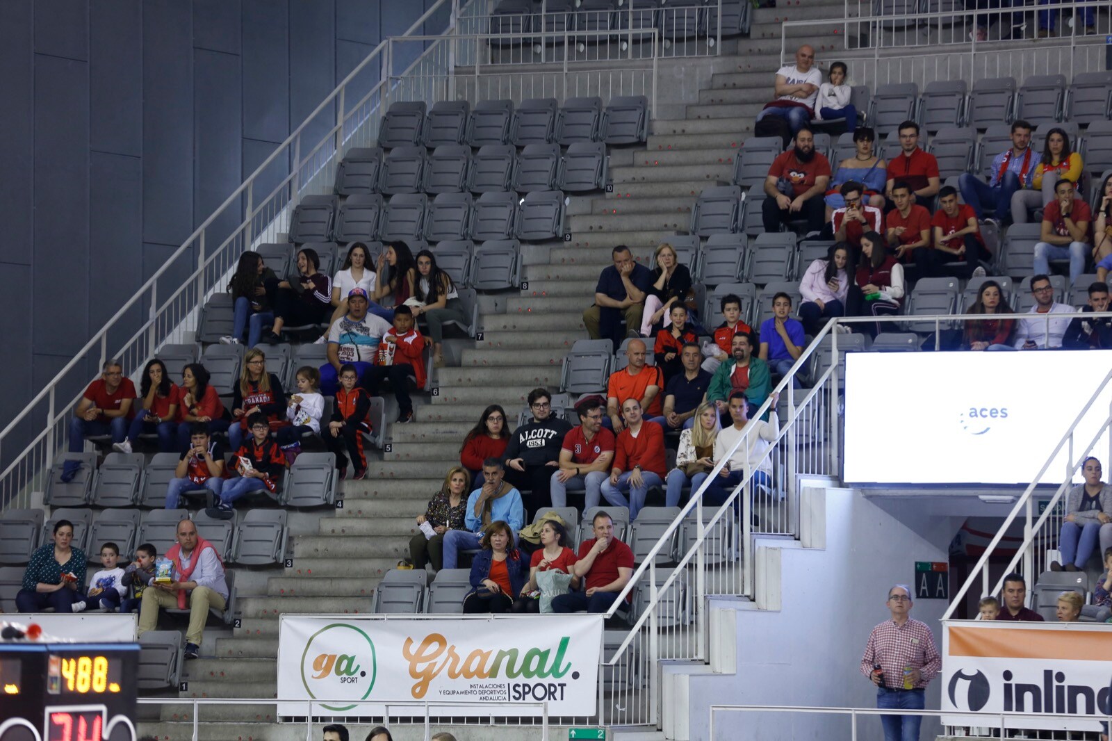 Fotos: Encuéntrate en la grada del Covirán - Palencia