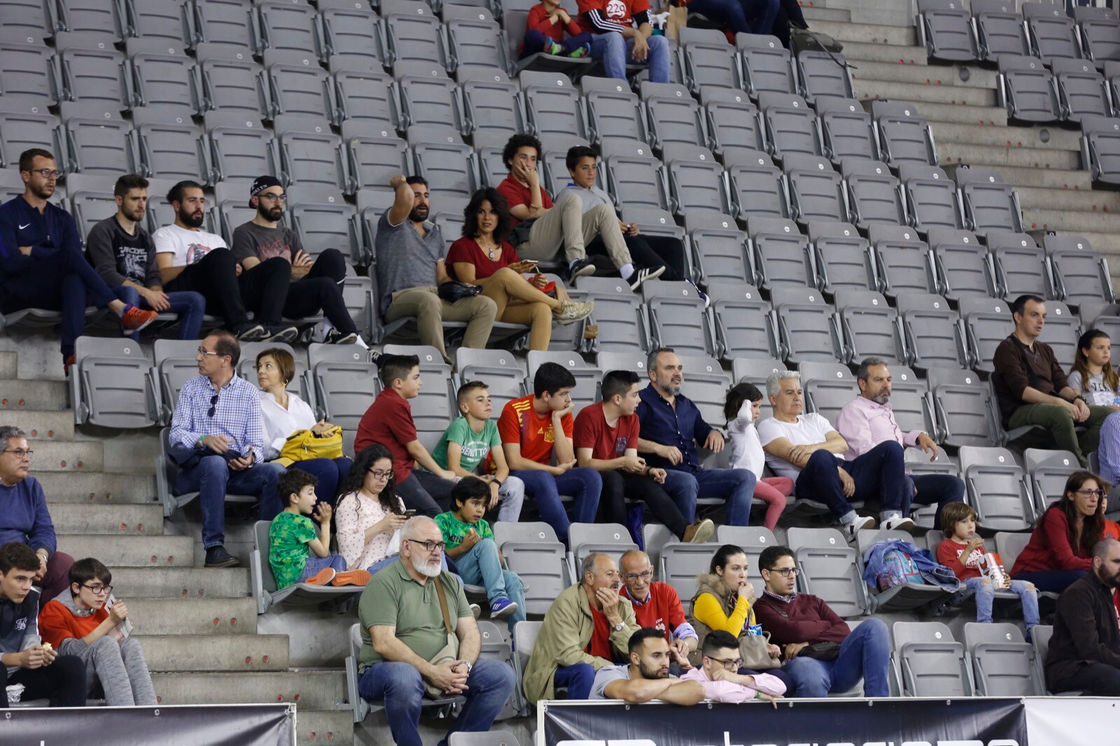 Fotos: Encuéntrate en la grada del Covirán - Palencia