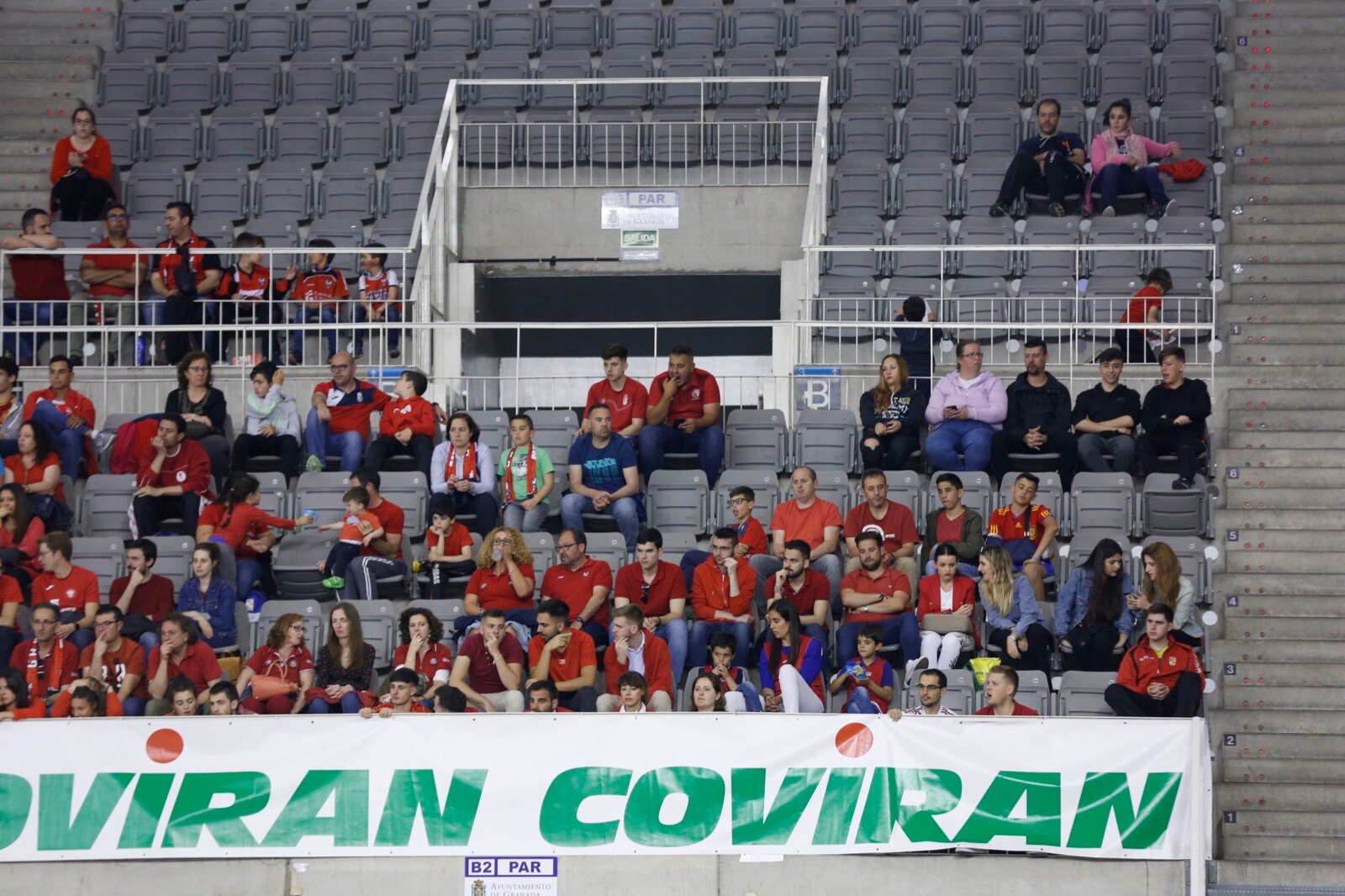 Fotos: Encuéntrate en la grada del Covirán - Palencia