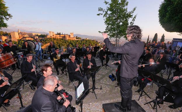 Concierto de la Banda Municipal de Música en el Mirador de San Nicolás.