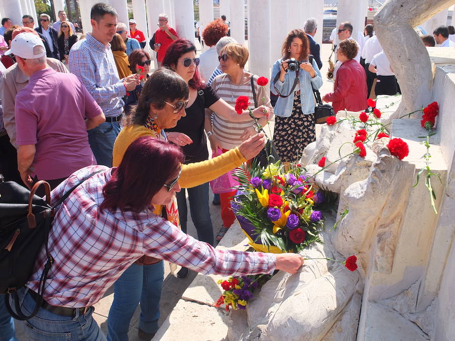 El acto contó con la exposición como orador del profesor de Filosofía e histórico militante del Partido Comunista de Andalucía en Almería Manuel del Pino, quien también abogó por la misma idea