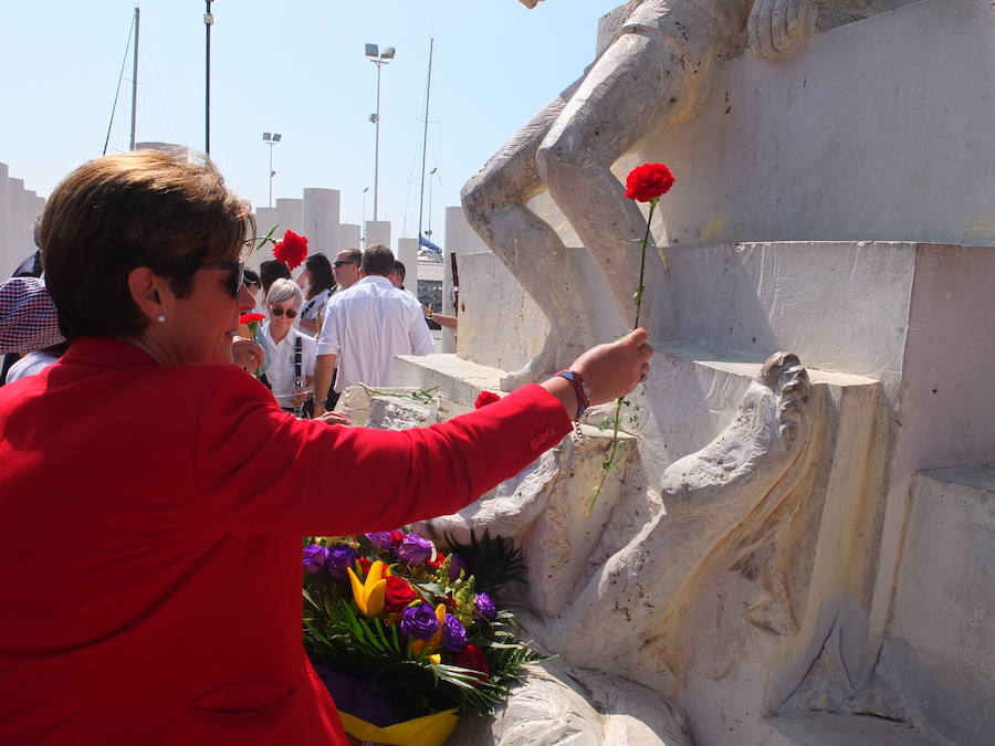 El acto contó con la exposición como orador del profesor de Filosofía e histórico militante del Partido Comunista de Andalucía en Almería Manuel del Pino, quien también abogó por la misma idea