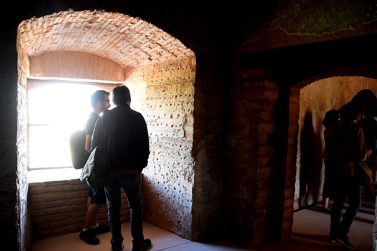 Las Torres Bermejas recuperan parte de su esencia y muestran sus estructuras originales tras las obras de restauración que acaban de finalizar en su primera fase, previa para convertirse en un centro cultural y expositivo.