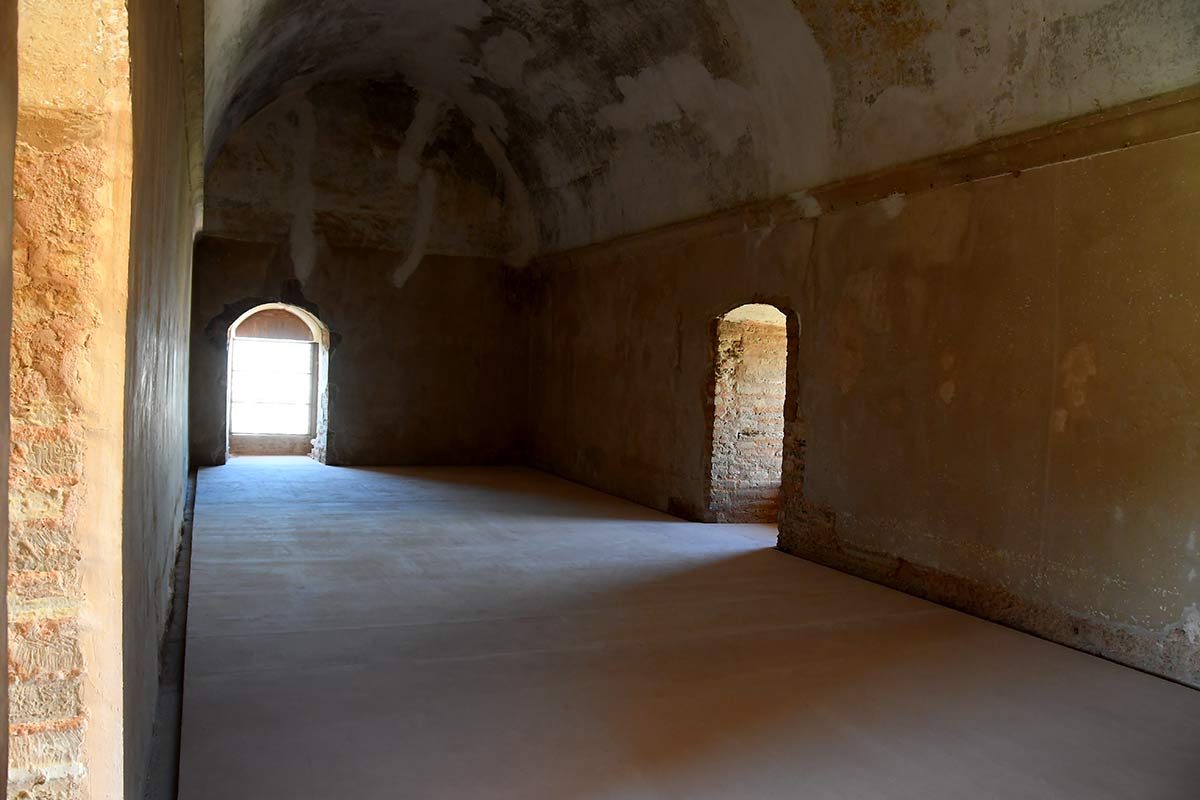 Las Torres Bermejas recuperan parte de su esencia y muestran sus estructuras originales tras las obras de restauración que acaban de finalizar en su primera fase, previa para convertirse en un centro cultural y expositivo.