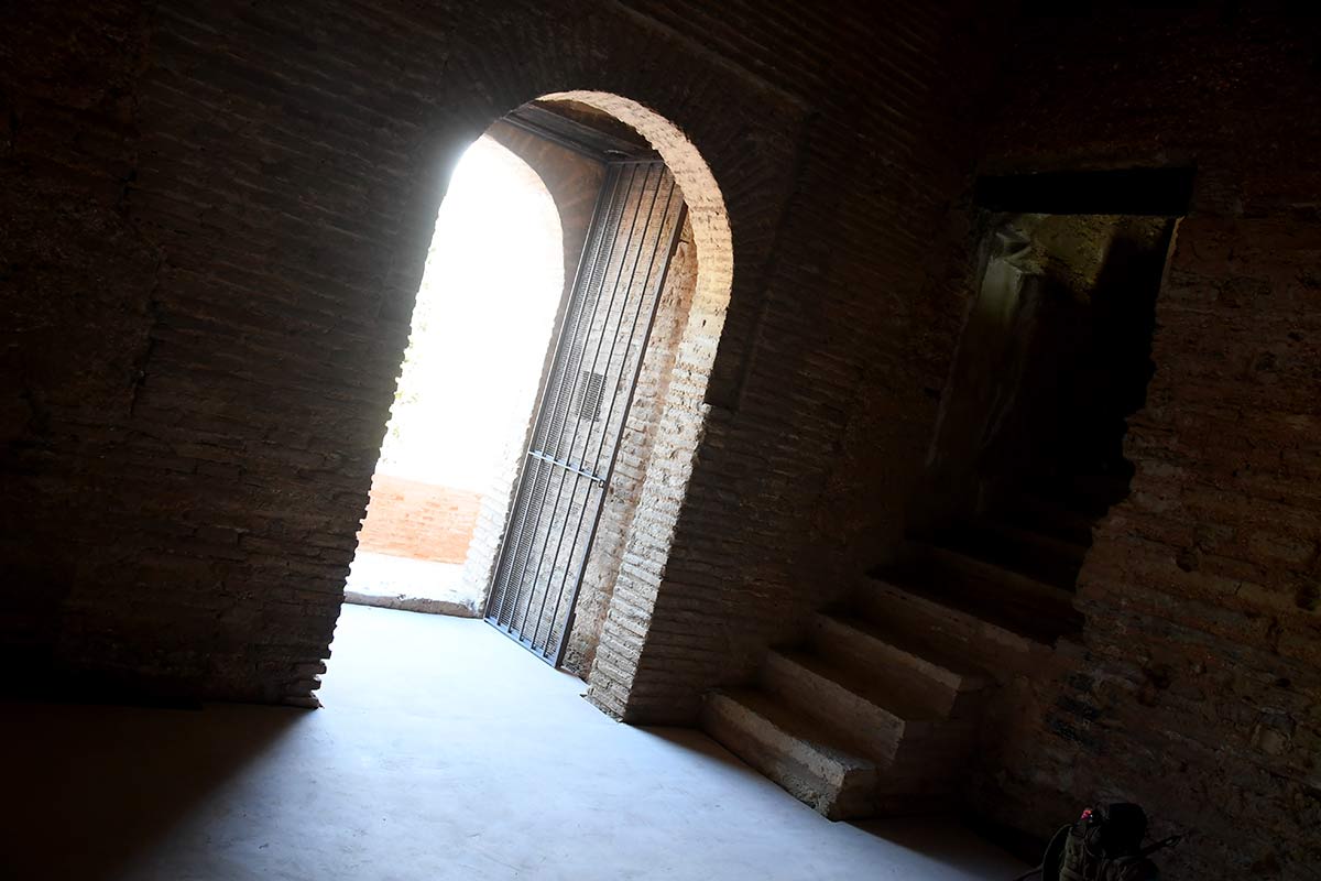 Las Torres Bermejas recuperan parte de su esencia y muestran sus estructuras originales tras las obras de restauración que acaban de finalizar en su primera fase, previa para convertirse en un centro cultural y expositivo.