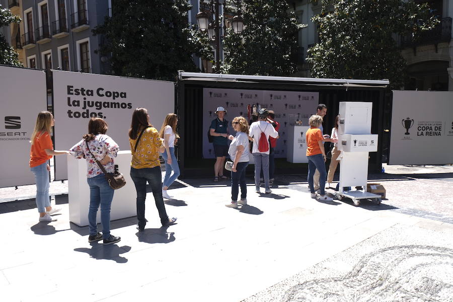 Los aficionados pueden disfrutar de la zona de ocio en Plaza del Carmen