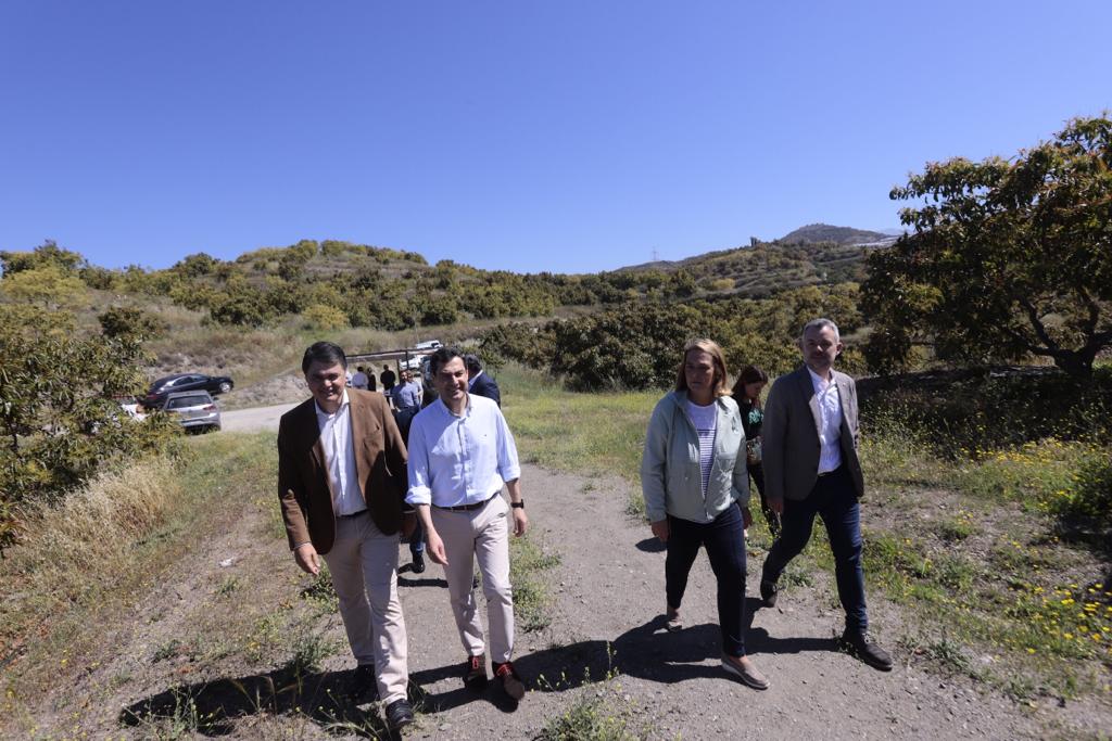 El presidente de la Junta de Andalucía ha estado en la ciudad costera, donde ha estado con la candidata popular 
