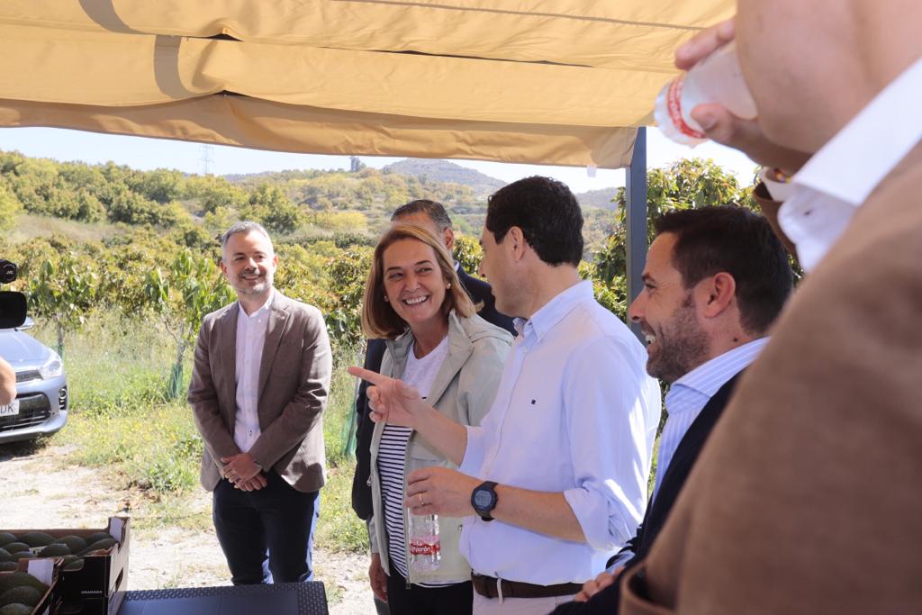 El presidente de la Junta de Andalucía ha estado en la ciudad costera, donde ha estado con la candidata popular 