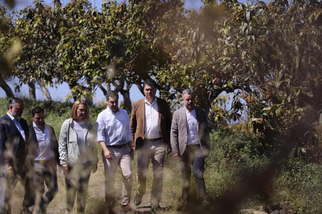 El presidente de la Junta de Andalucía ha estado en la ciudad costera, donde ha estado con la candidata popular 