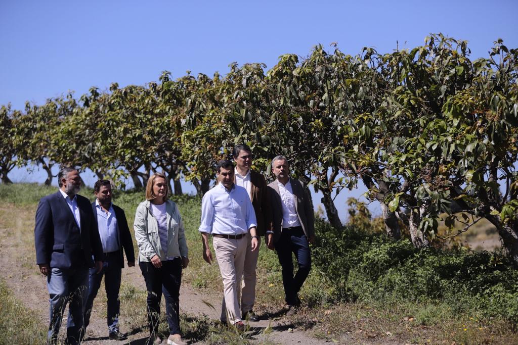 El presidente de la Junta de Andalucía ha estado en la ciudad costera, donde ha estado con la candidata popular 
