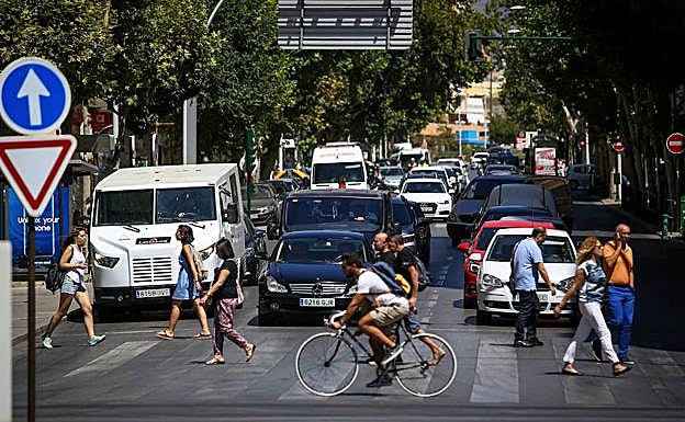 Atasco en Doctor Olóriz, una de las vías más congestionadas de la capital.