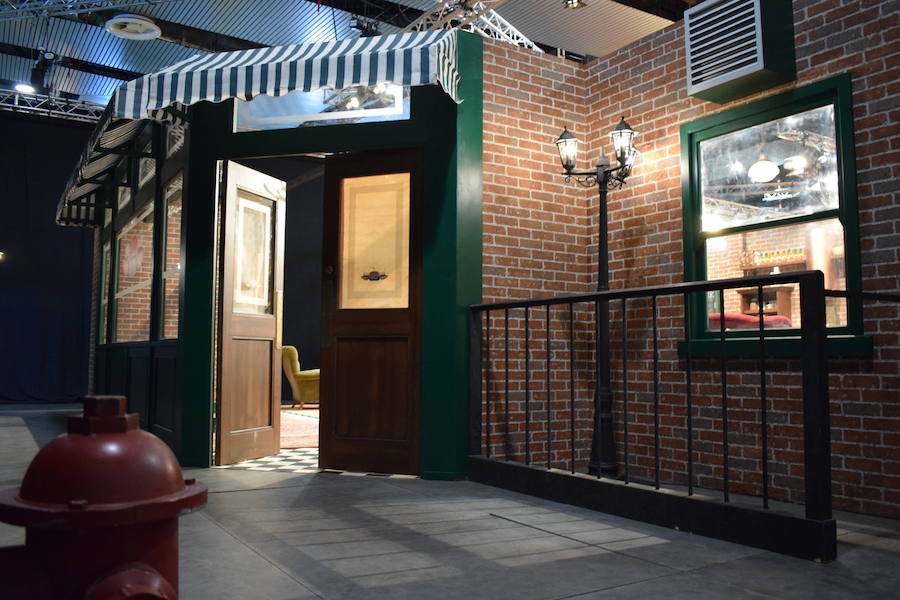 La entrada al ‘Central Perk’, la cafetería donde se reunían los protagonistas de la comedia.