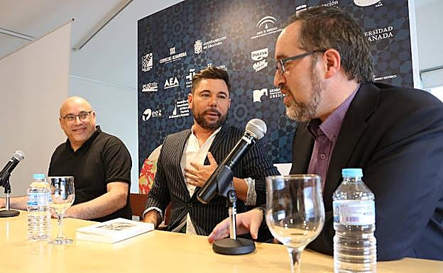 Jesús Ortega, Miguel Poveda y Víctor Fernández, ayer en la presentación del libro en la sala Zaida.
