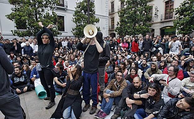 Una de las asambleas celebradas durante el 15M de 2011 en la PLaza del Carmen.