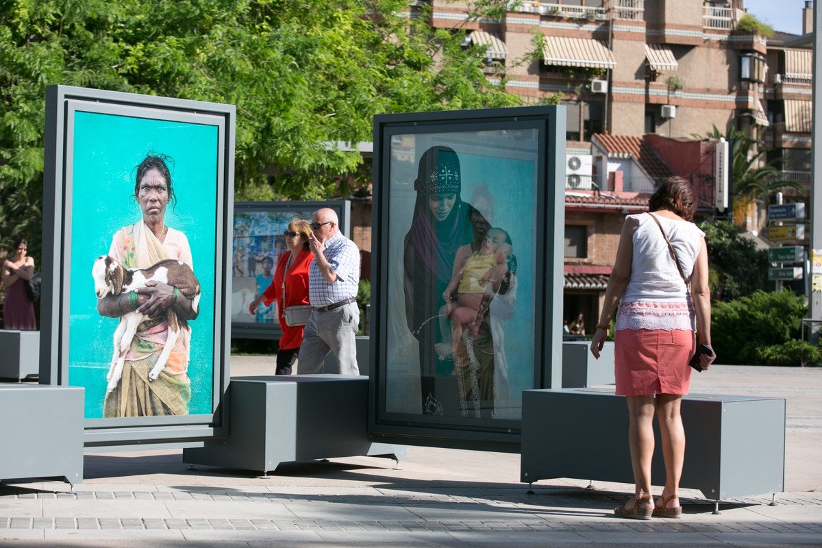 Exposición de fotografias «Tierra de sueños» de Cristina garcía Rodero, en el Paseo del Salón.