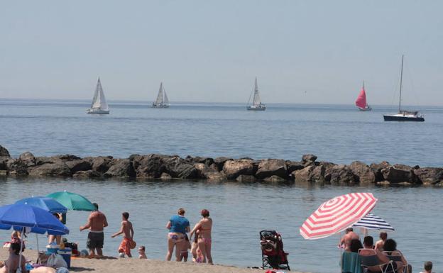 El Ayuntamiento de Almería adjudica el balizamiento para sus 14 playas y 9 canales acuáticos