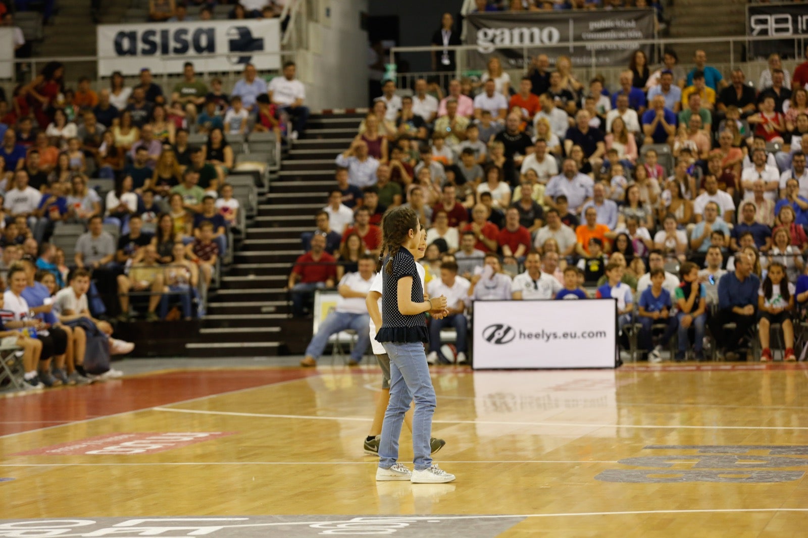 El Palacio de los Deportes de Granada fue el escenario de las espectaculares acrobacias con canastas de por medio del mítico equipo de Harlem