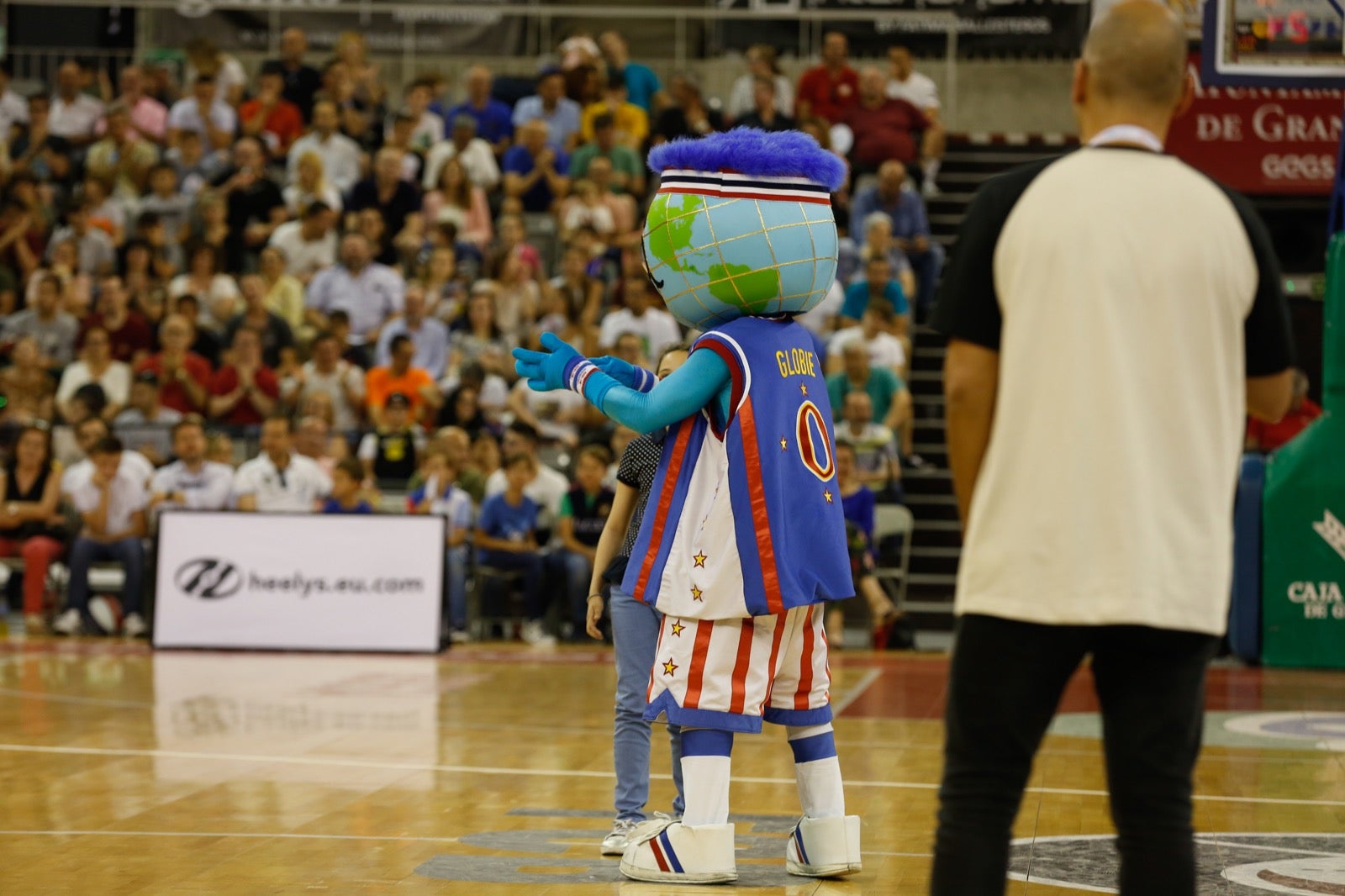 El Palacio de los Deportes de Granada fue el escenario de las espectaculares acrobacias con canastas de por medio del mítico equipo de Harlem
