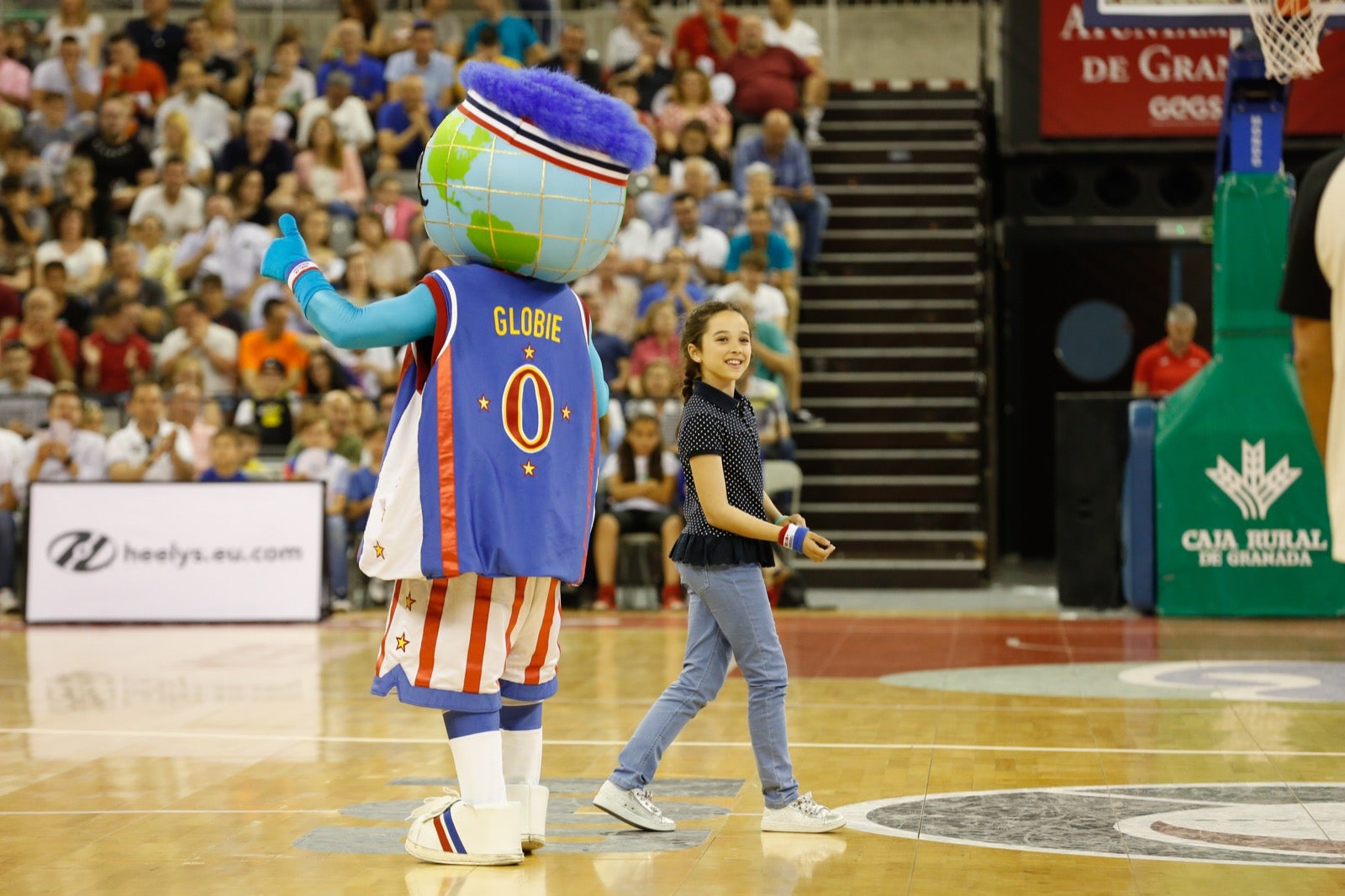 El Palacio de los Deportes de Granada fue el escenario de las espectaculares acrobacias con canastas de por medio del mítico equipo de Harlem