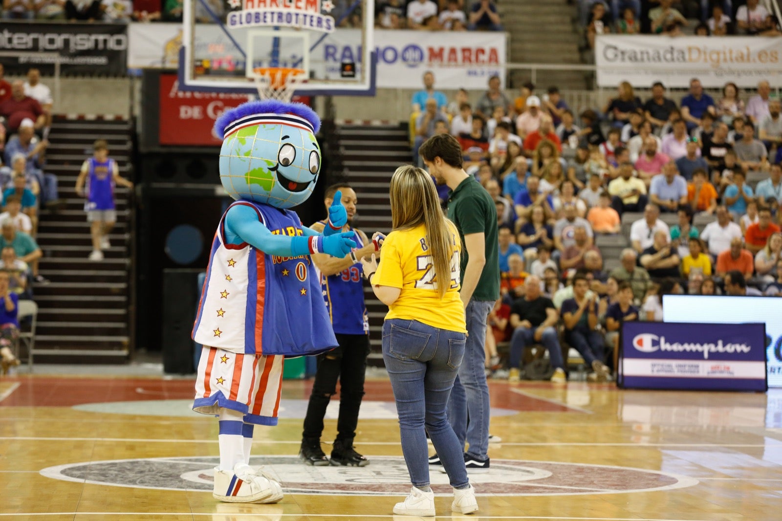El Palacio de los Deportes de Granada fue el escenario de las espectaculares acrobacias con canastas de por medio del mítico equipo de Harlem