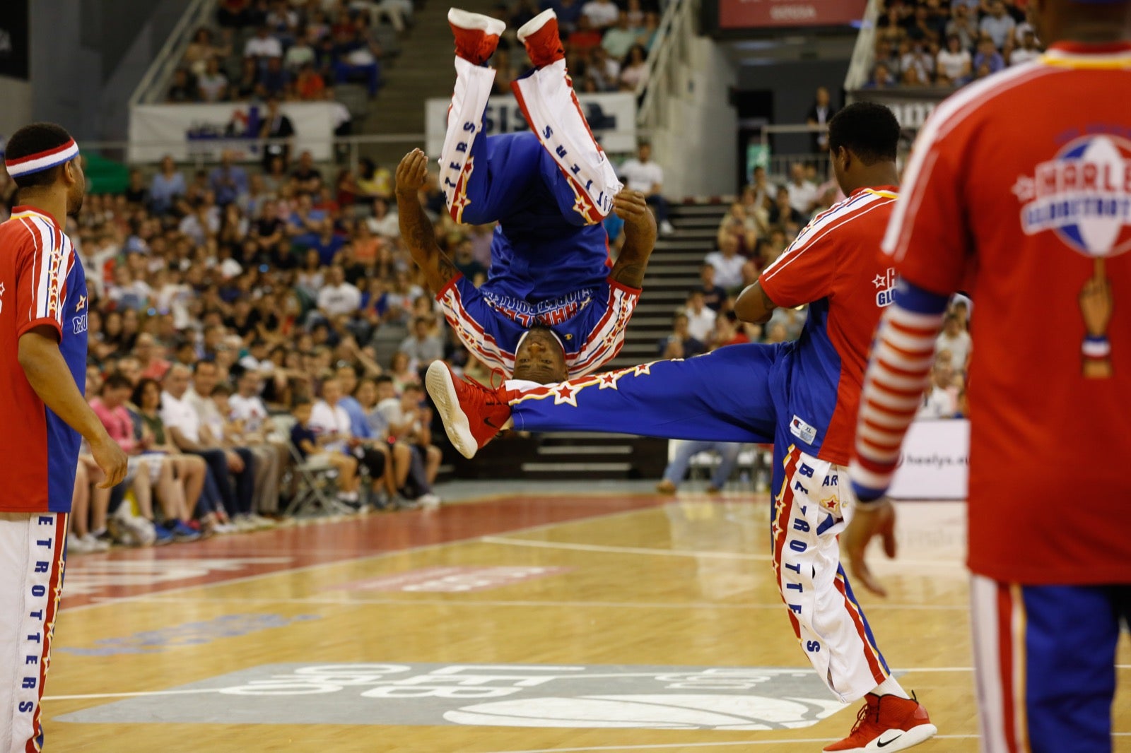 El Palacio de los Deportes de Granada fue el escenario de las espectaculares acrobacias con canastas de por medio del mítico equipo de Harlem