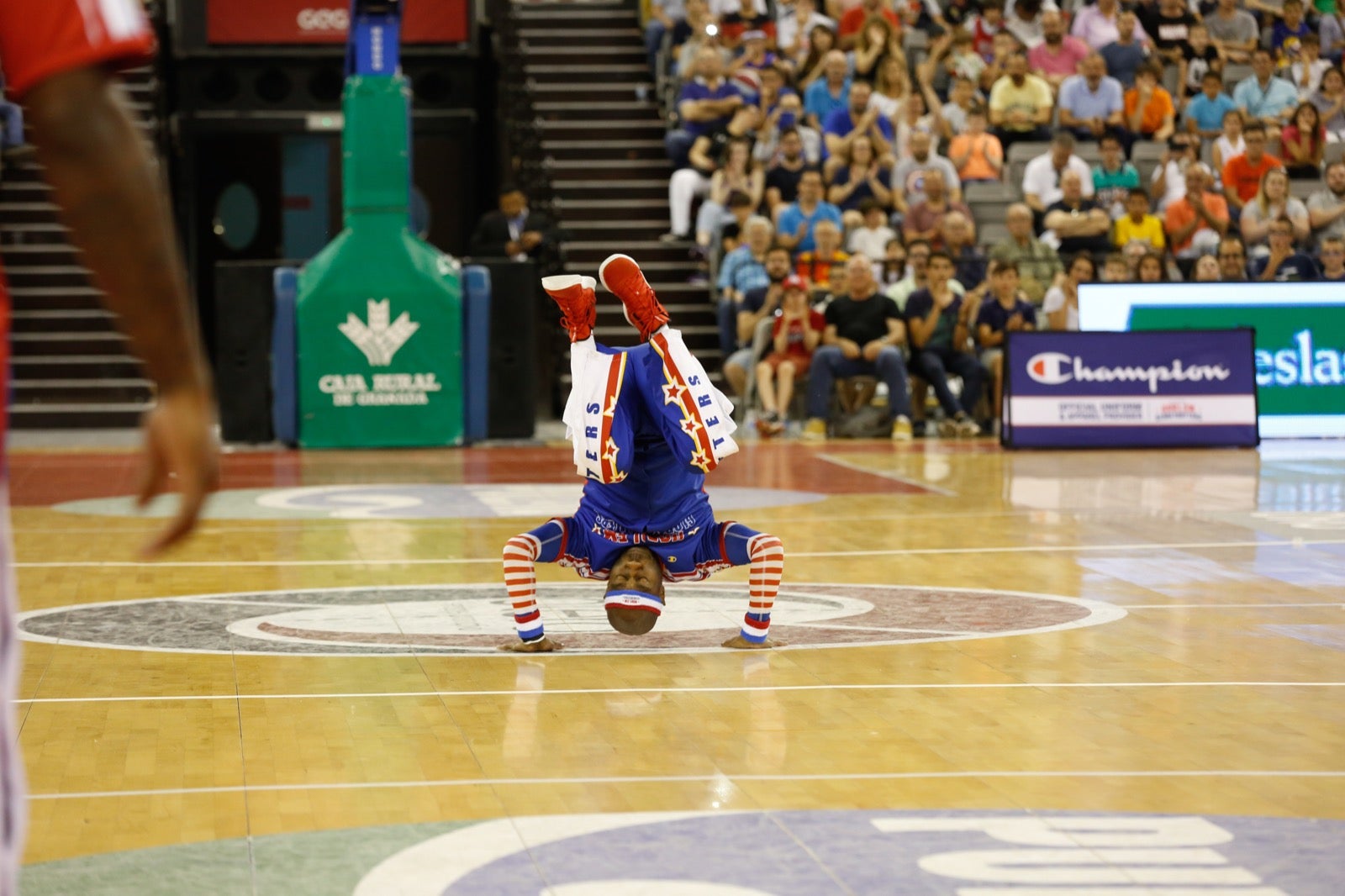 El Palacio de los Deportes de Granada fue el escenario de las espectaculares acrobacias con canastas de por medio del mítico equipo de Harlem
