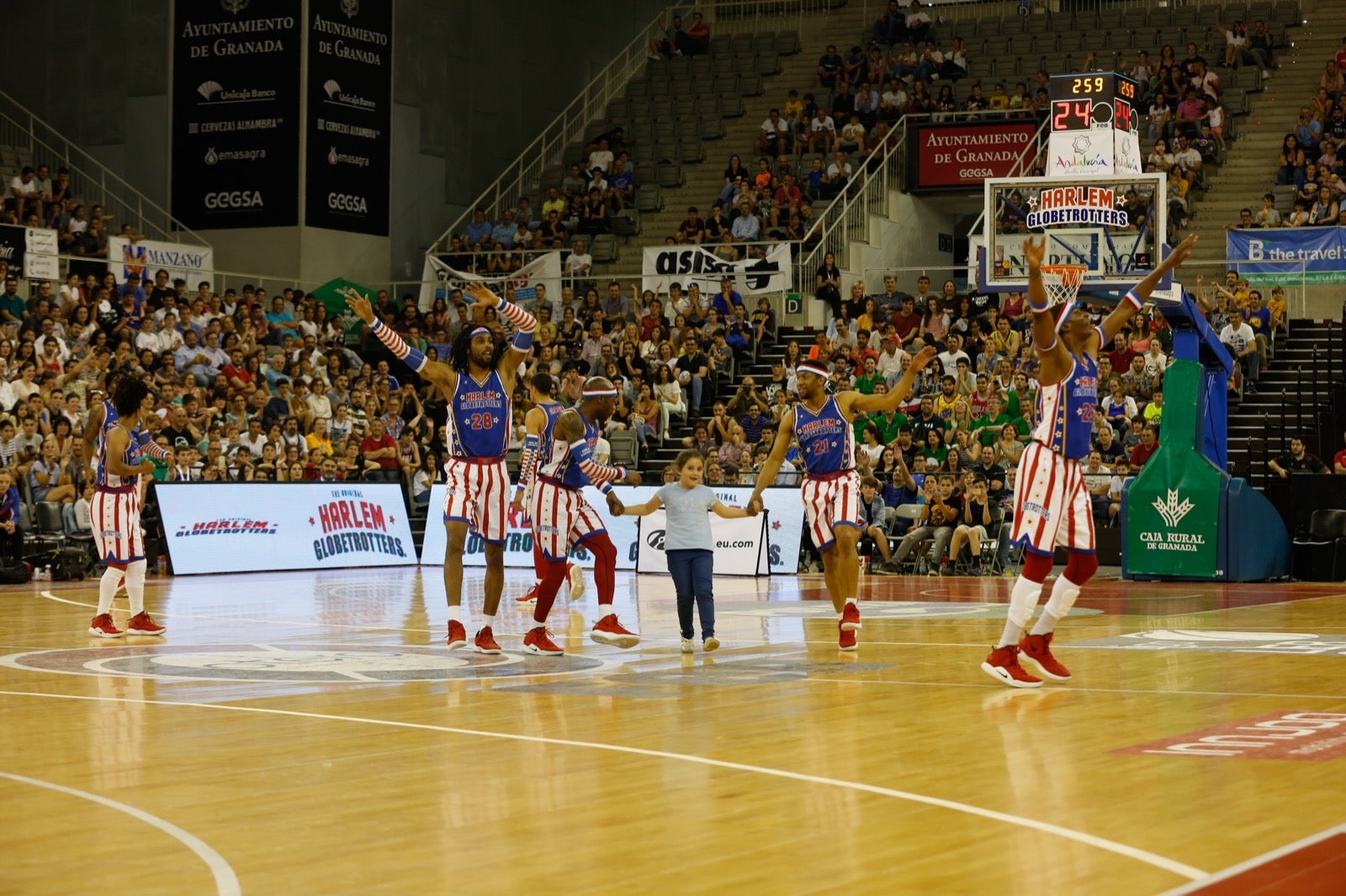 El Palacio de los Deportes de Granada fue el escenario de las espectaculares acrobacias con canastas de por medio del mítico equipo de Harlem