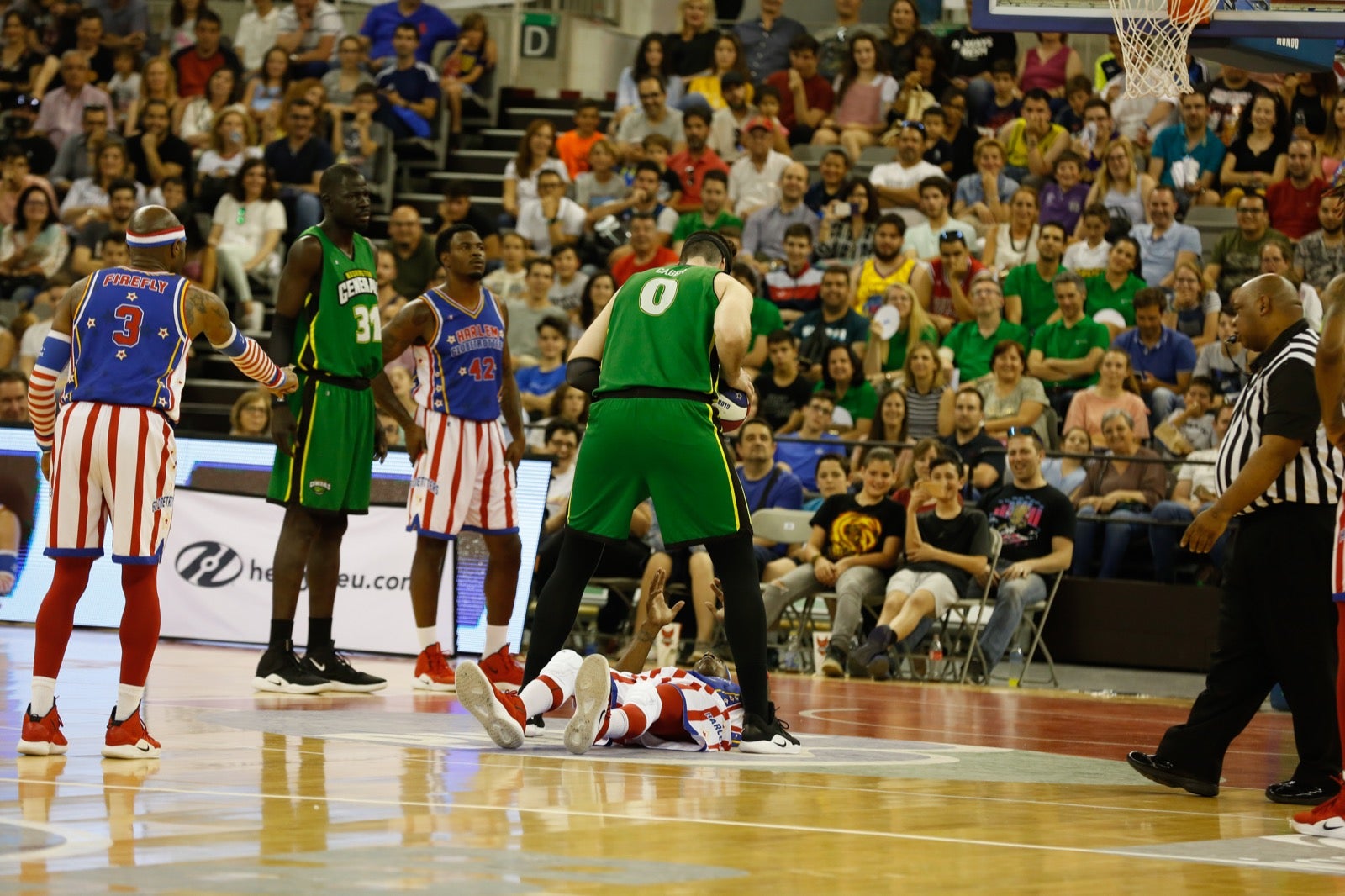 El Palacio de los Deportes de Granada fue el escenario de las espectaculares acrobacias con canastas de por medio del mítico equipo de Harlem