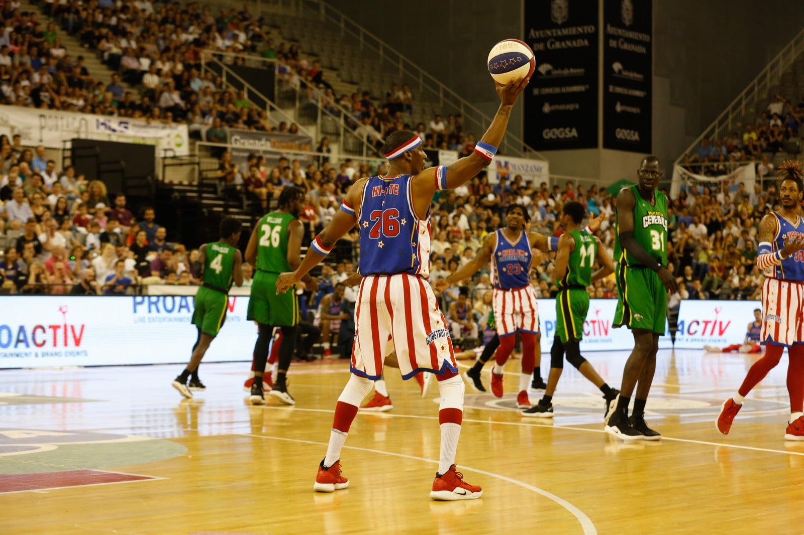 El Palacio de los Deportes de Granada fue el escenario de las espectaculares acrobacias con canastas de por medio del mítico equipo de Harlem