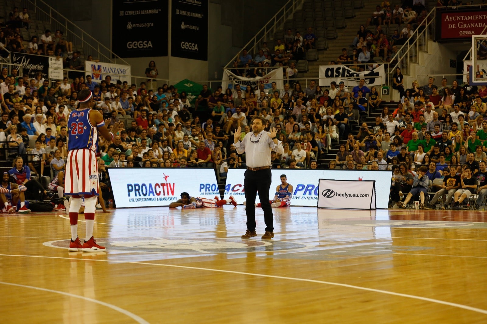 El Palacio de los Deportes de Granada fue el escenario de las espectaculares acrobacias con canastas de por medio del mítico equipo de Harlem