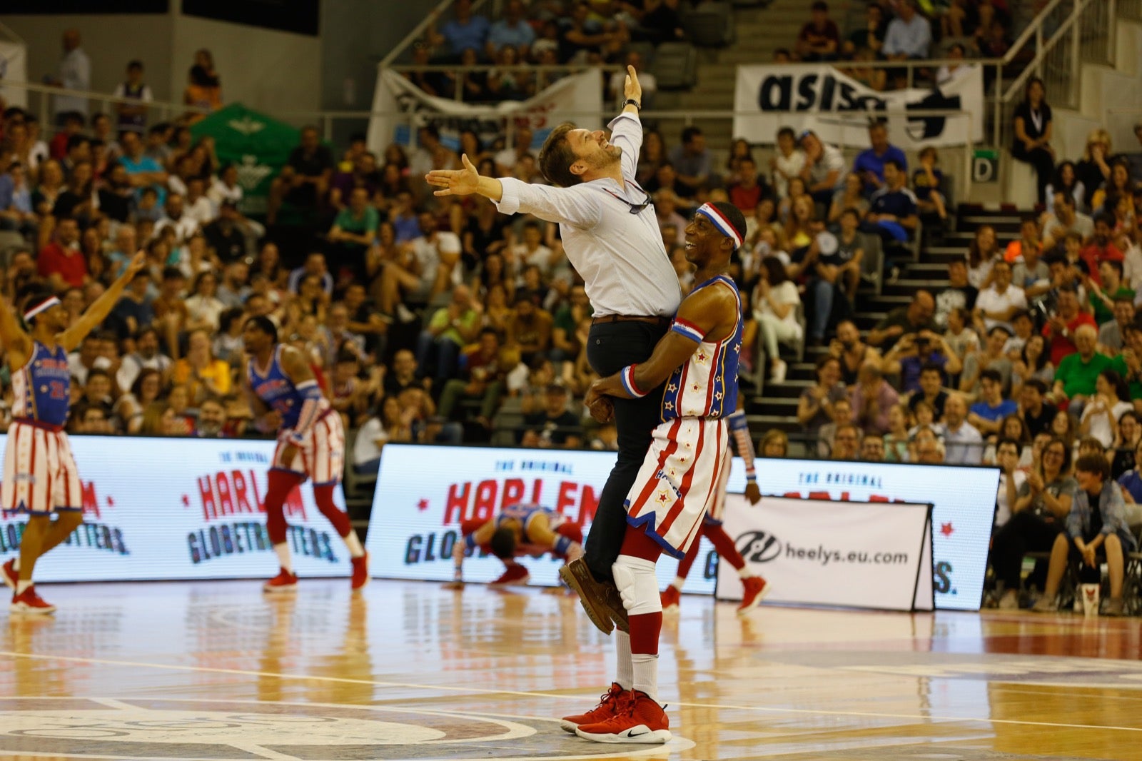 El Palacio de los Deportes de Granada fue el escenario de las espectaculares acrobacias con canastas de por medio del mítico equipo de Harlem